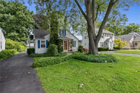 42 Sunset Dr, Rochester, NY 14618