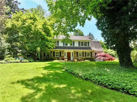 28 San Rafael Dr, Rochester, NY 14618