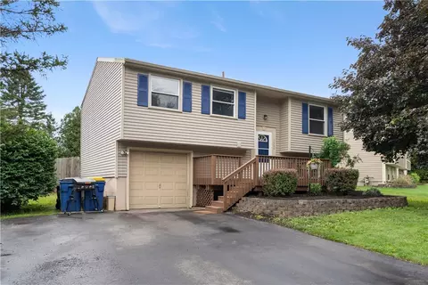1533 Elderberry Cir, Walworth, NY 14568