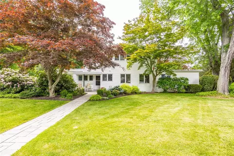 291 Weymouth Dr, Rochester, NY 14625