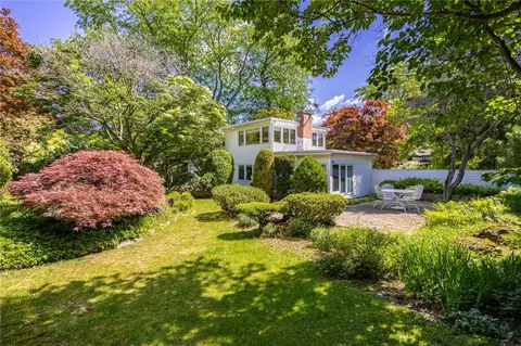 291 Weymouth Dr, Rochester, NY 14625