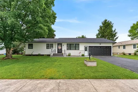 20 Flamingo Dr, Gates, NY 14624