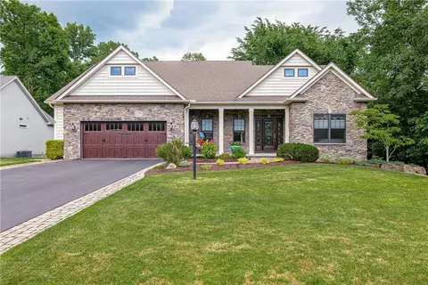 23 Timber Gln, Penfield, NY 14526