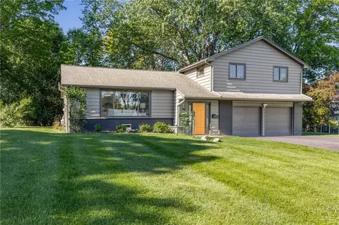 100 Hibiscus Dr, Rochester, NY 14618