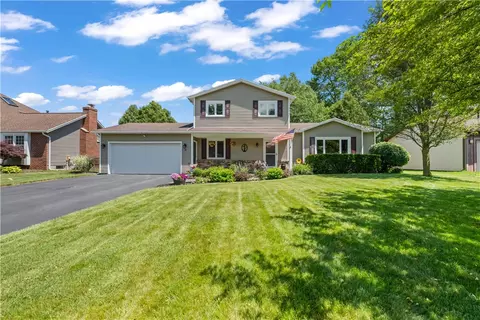 18 Mathew Ln, Greece, NY 14626