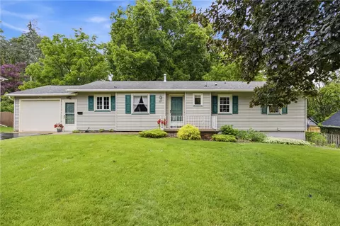 435 Whipple Ln, Irondequoit, NY 14622