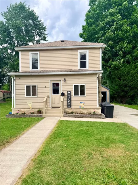 7 Fowler St, Bath, NY 14810