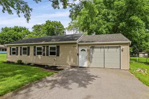 144 Hyde Pkwy, Palmyra, NY 14522