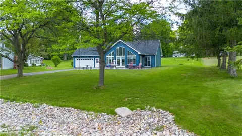 714 White Springs Dr, Geneva, NY 14456