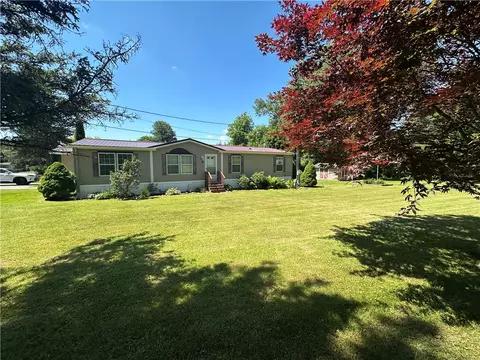 2 Hillside Ln, Brutus, NY 13116