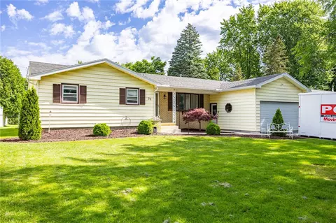 22 Glen Oaks Dr, Gates, NY 14624