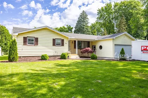 22 Glen Oaks Dr, Gates, NY 14624