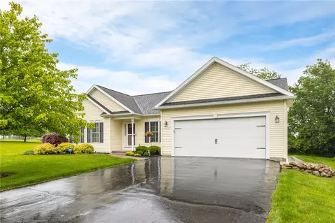 86 Parnell Dr, Riga, NY 14428
