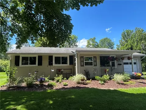 225 N Park Dr, Greece, NY 14612