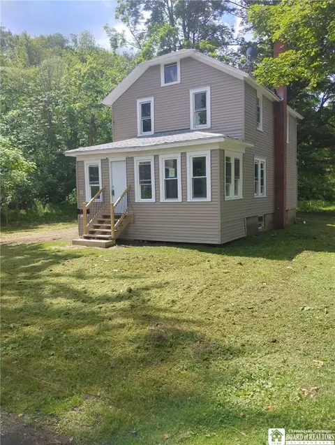 11 4th Ave, Franklinville, NY 14737