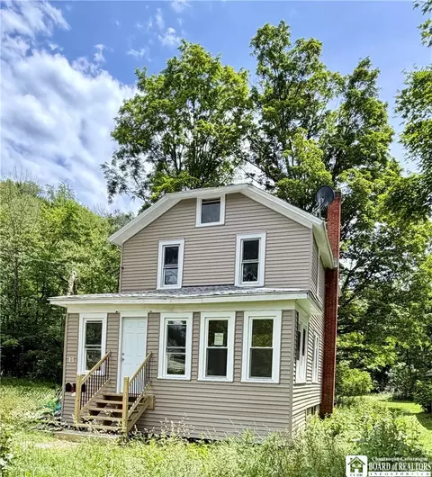 11 4th Ave, Franklinville, NY 14737