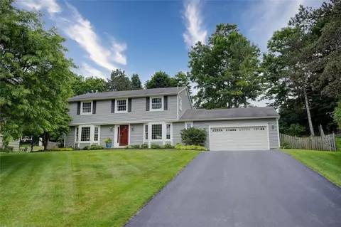 18 Concord Dr, Pittsford, NY 14534