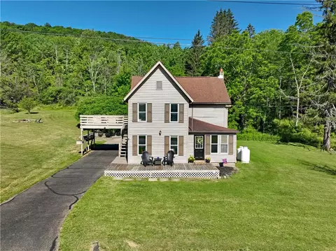 8 Hill Rd, Catlin, NY 14812