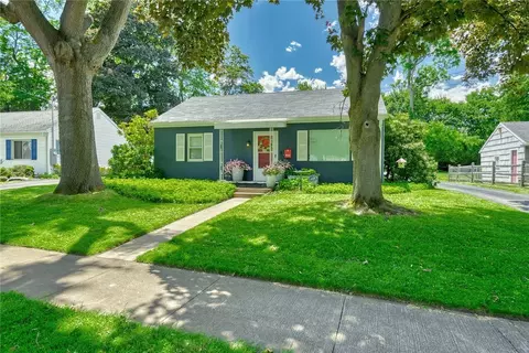 125 Penhurst Rd, Brighton, NY 14610
