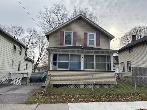 557 Maple St, Rochester, NY 14611