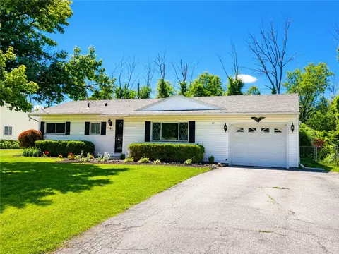 89 Kenwick Dr, Rochester, NY 14623