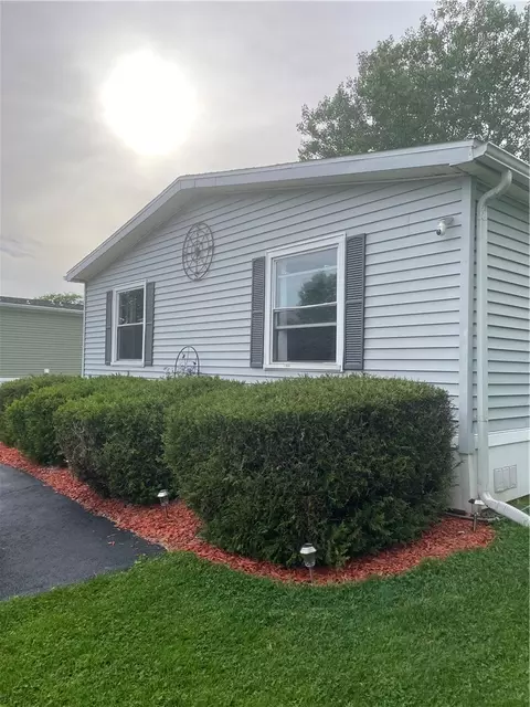 113 Trinity Dr, Holley, NY 14470