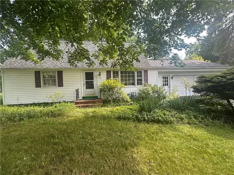 51 Robert Rd, Penfield, NY 14526