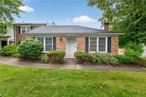 18 New Wickham Dr, Penfield, NY 14526