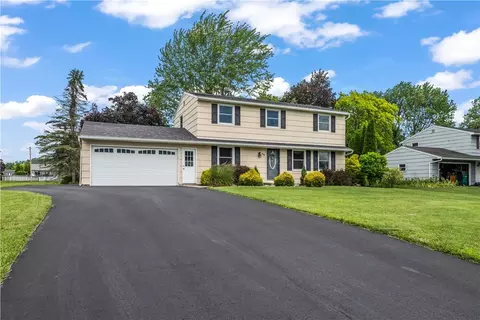 80 Maple Hill Farm Rd, Penfield, NY 14526