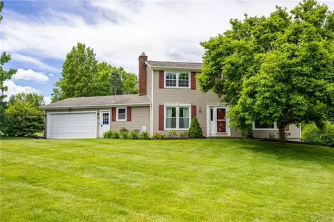 25 Dahlia Dr, Perinton, NY 14450