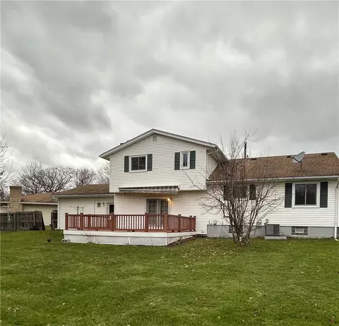 Exterior - 124 Granada Cir, Irondequoit, NY 14609 photo 4 of 8