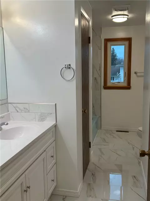 Bath - 124 Granada Cir, Irondequoit, NY 14609 photo 5 of 6