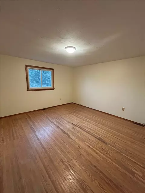 Bedroom - 124 Granada Cir, Irondequoit, NY 14609 photo 6 of 7