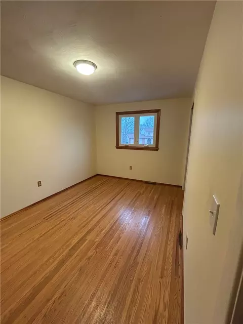 Bedroom - 124 Granada Cir, Irondequoit, NY 14609 photo 4 of 7