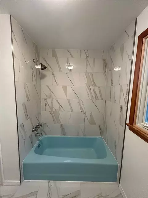 Bath - 124 Granada Cir, Irondequoit, NY 14609 photo 4 of 6
