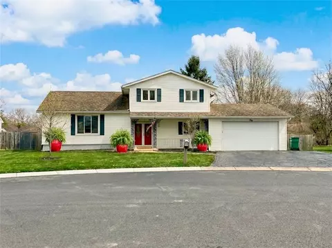 124 Granada Cir, Irondequoit, NY 14609