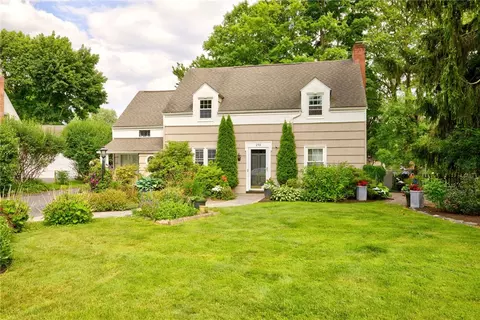 292 Chelmsford Rd, Rochester, NY 14618
