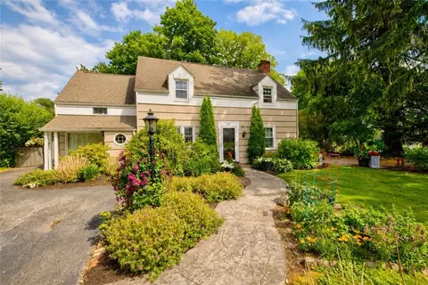 292 Chelmsford Rd, Rochester, NY 14618