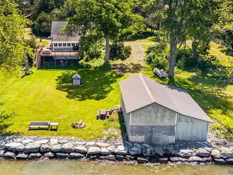 10417 Grandjean Rd, Henderson, NY 13650