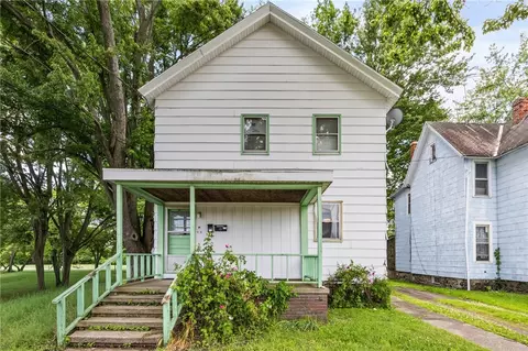28 Franklin St, Lyons, NY 14489 photo 2