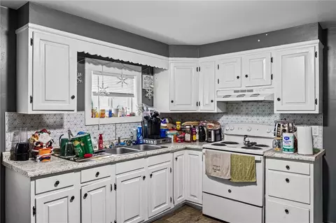 28 Franklin St, Lyons, NY 14489 photo 8