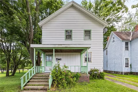 28 Franklin St, Lyons, NY 14489 photo 3