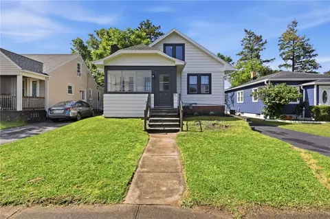 25 Pomona Dr, Greece, NY 14616