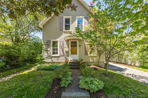 37 East St, Perinton, NY 14450