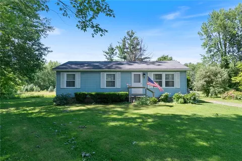 4043 Lakes Corners Rose Valley Rd, Clyde, NY 14433