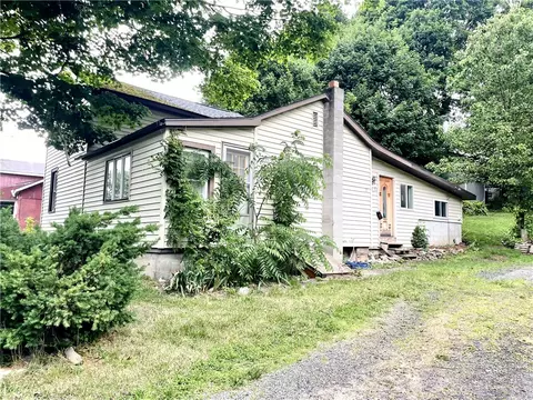 22 Miller St, Auburn, NY 13021