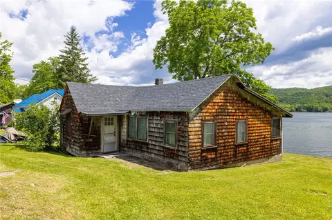 6235 Southwest Shrs, Canadice, NY 14471