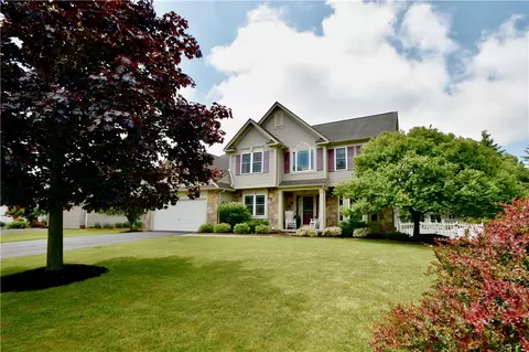41 Ketchum St, Victor, NY 14564
