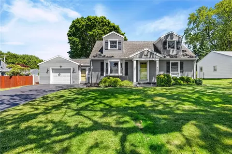 390 Dellwood Rd, Greece, NY 14616