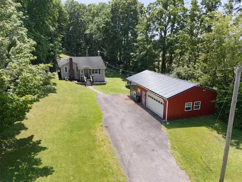 4246 E Williamson Rd, Marion, NY 14505 photo 1